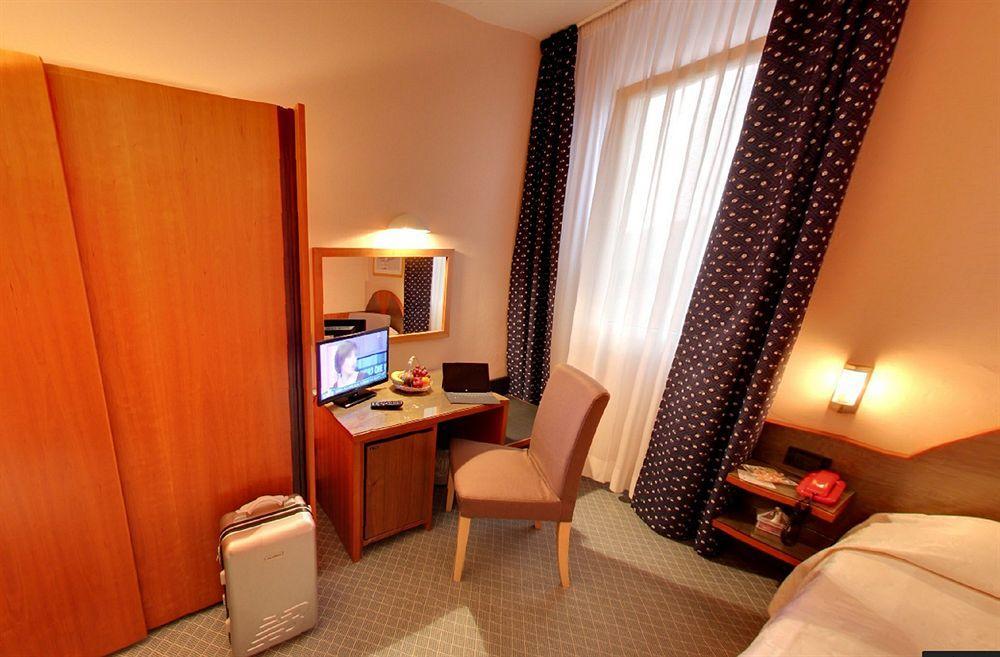 Hotel Rosa Abano Terme Ngoại thất bức ảnh